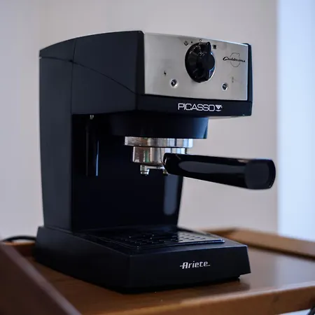 Via Morghen 63 Neapol